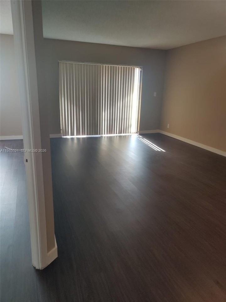 8290 Lake Dr #509 - Photo 3 of 16