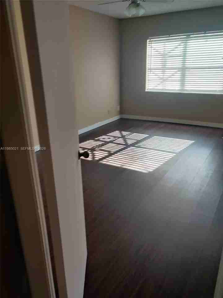 8290 Lake Dr #509 - Photo 4 of 16