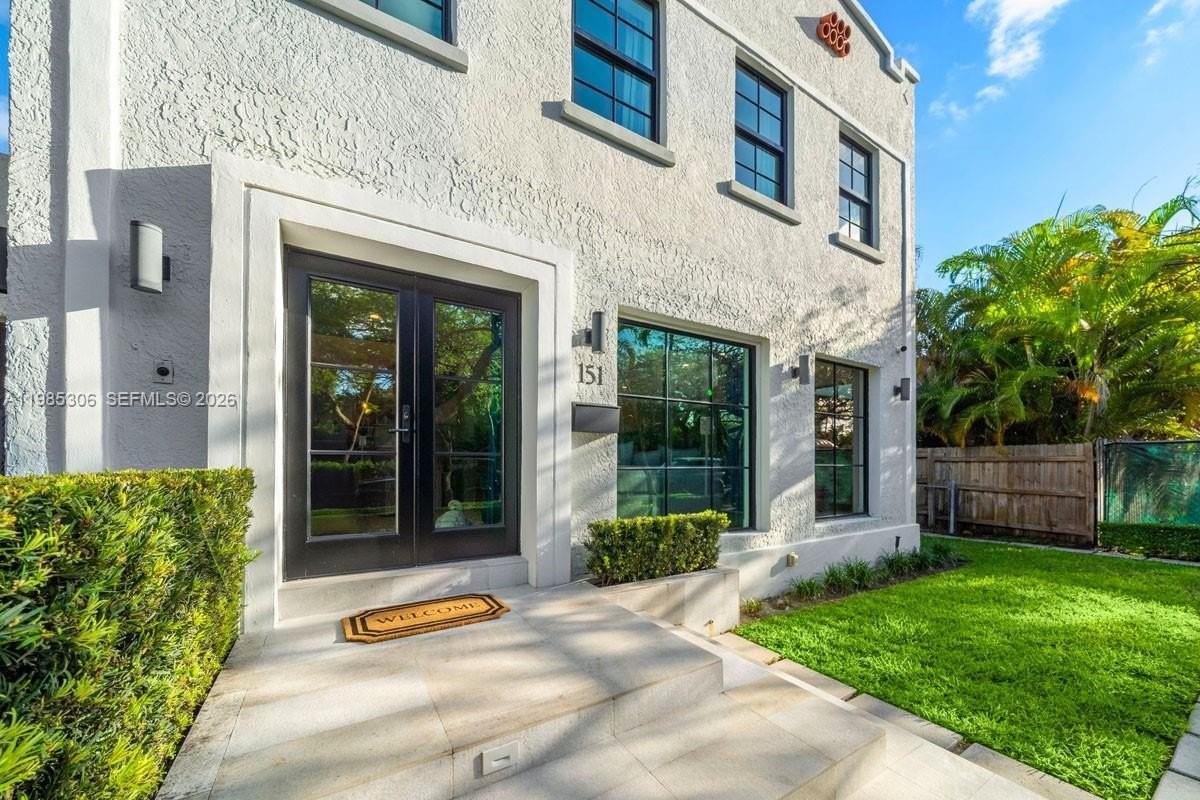 151 Ne 43rd St - Photo 4 of 50