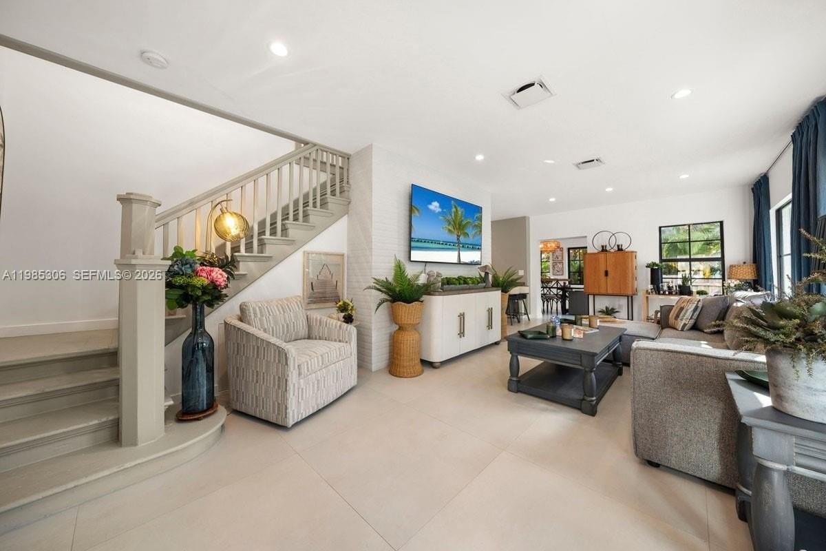 151 Ne 43rd St - Photo 5 of 50