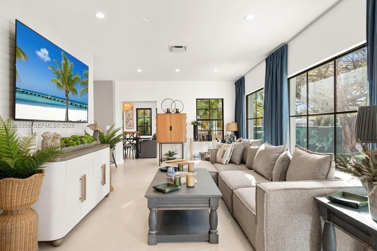 151 Ne 43rd St - Photo 6 of 50