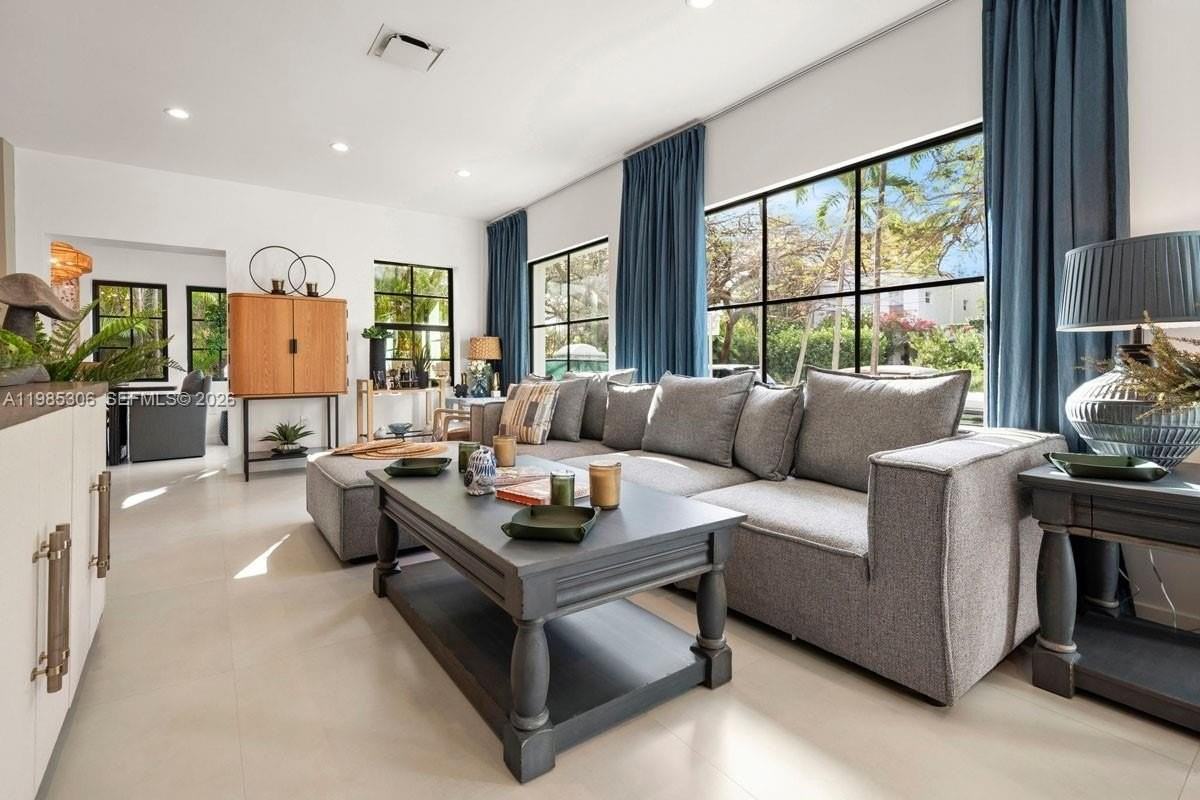 151 Ne 43rd St - Photo 7 of 50