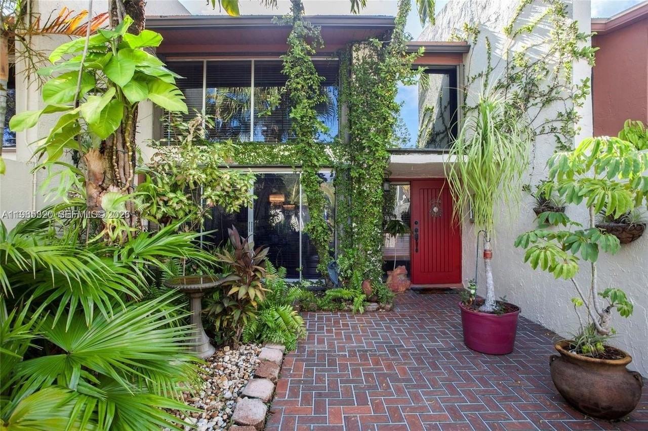 10449 Sw 78th St - Photo 3 of 35