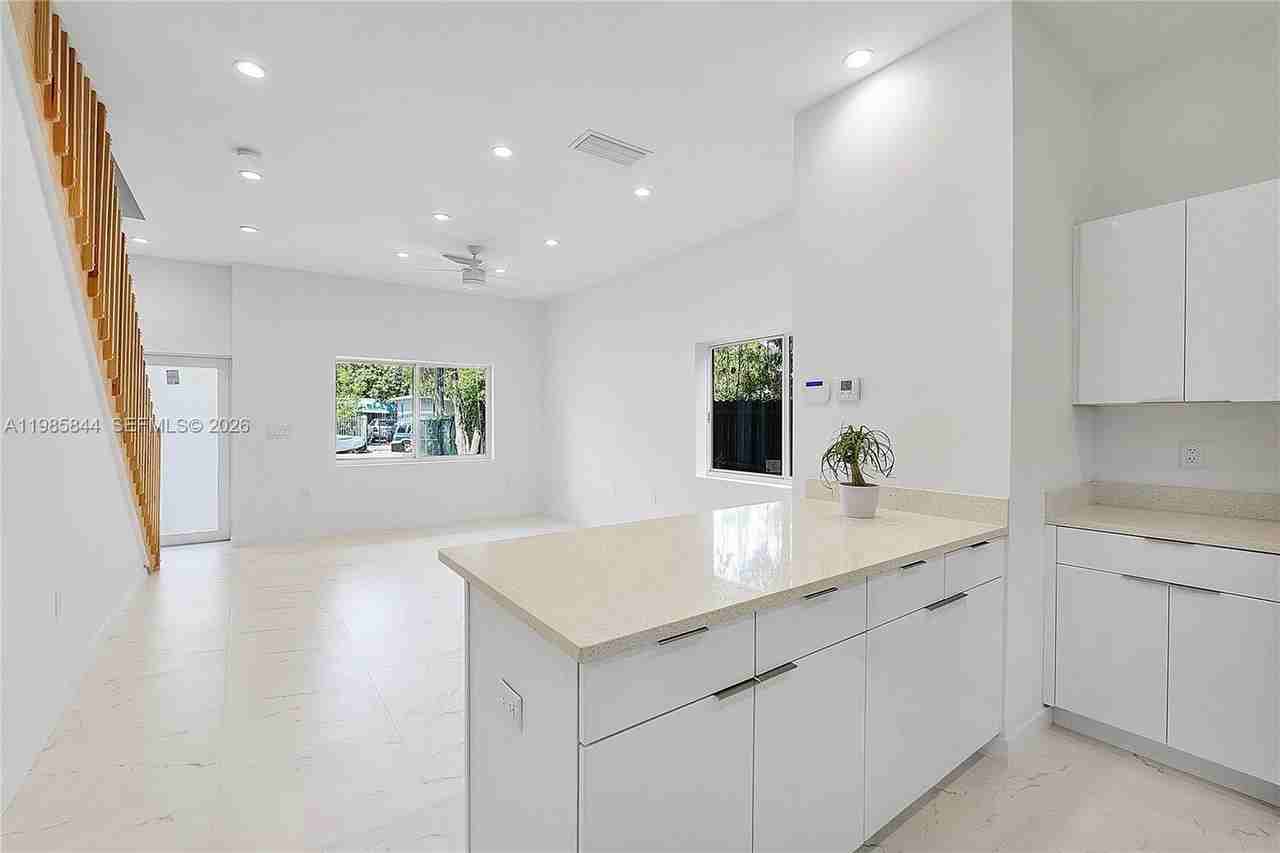 5431 Nw 5th Ave #5431 - Photo 6 of 11