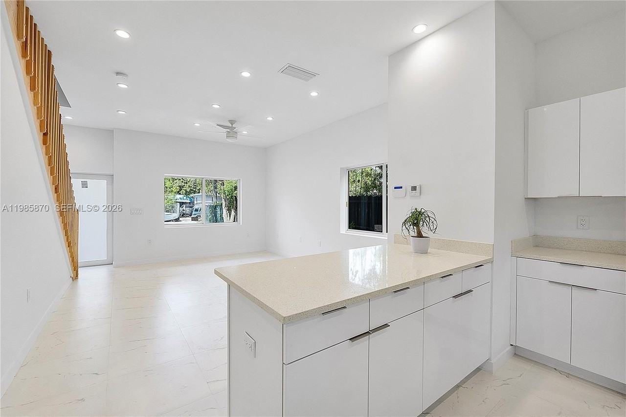 5433 Nw 5th Ave #5433 - Photo 6 of 12