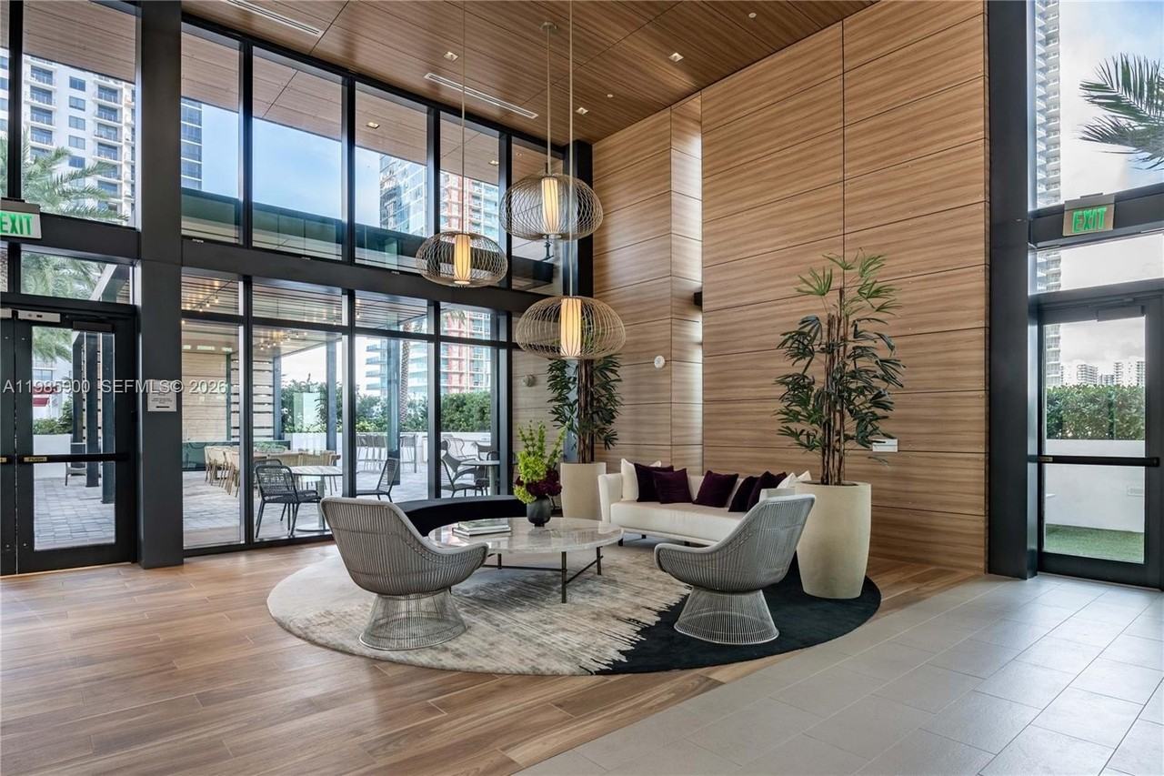 650 Ne 2nd Ave #3712 - Photo 3 of 19