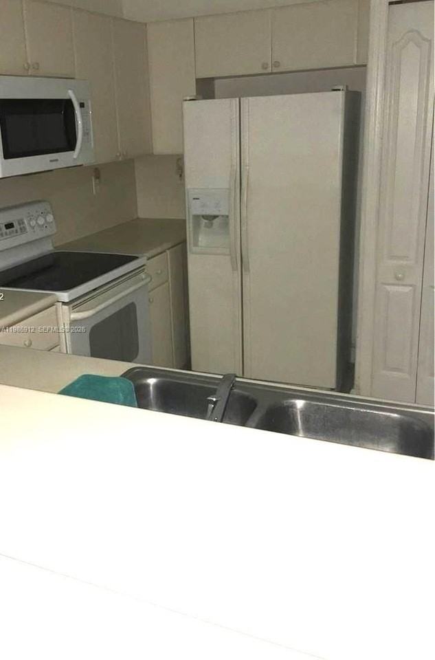 1658 Se 28th Ct #103 - Photo 2 of 3