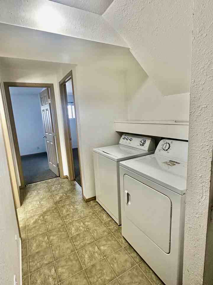 10207 1-10207 Pine Ave W - Photo 6 of 12