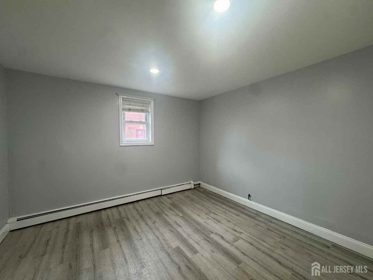 556 Roosevelt Ave #1 - Photo 3 of 9