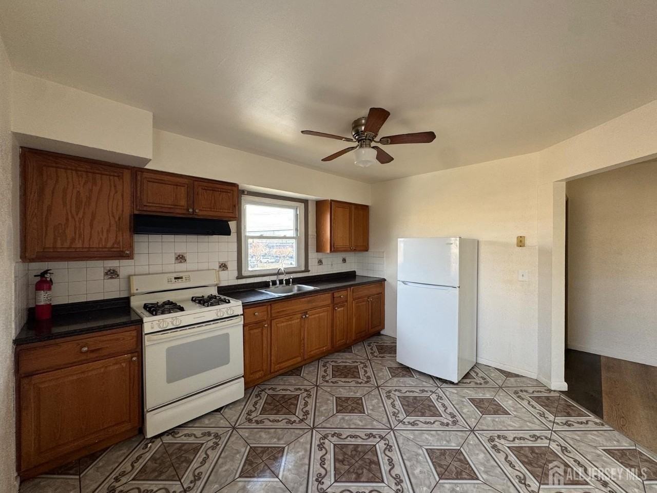 34 Carteret Ave #2 - Photo 5 of 6