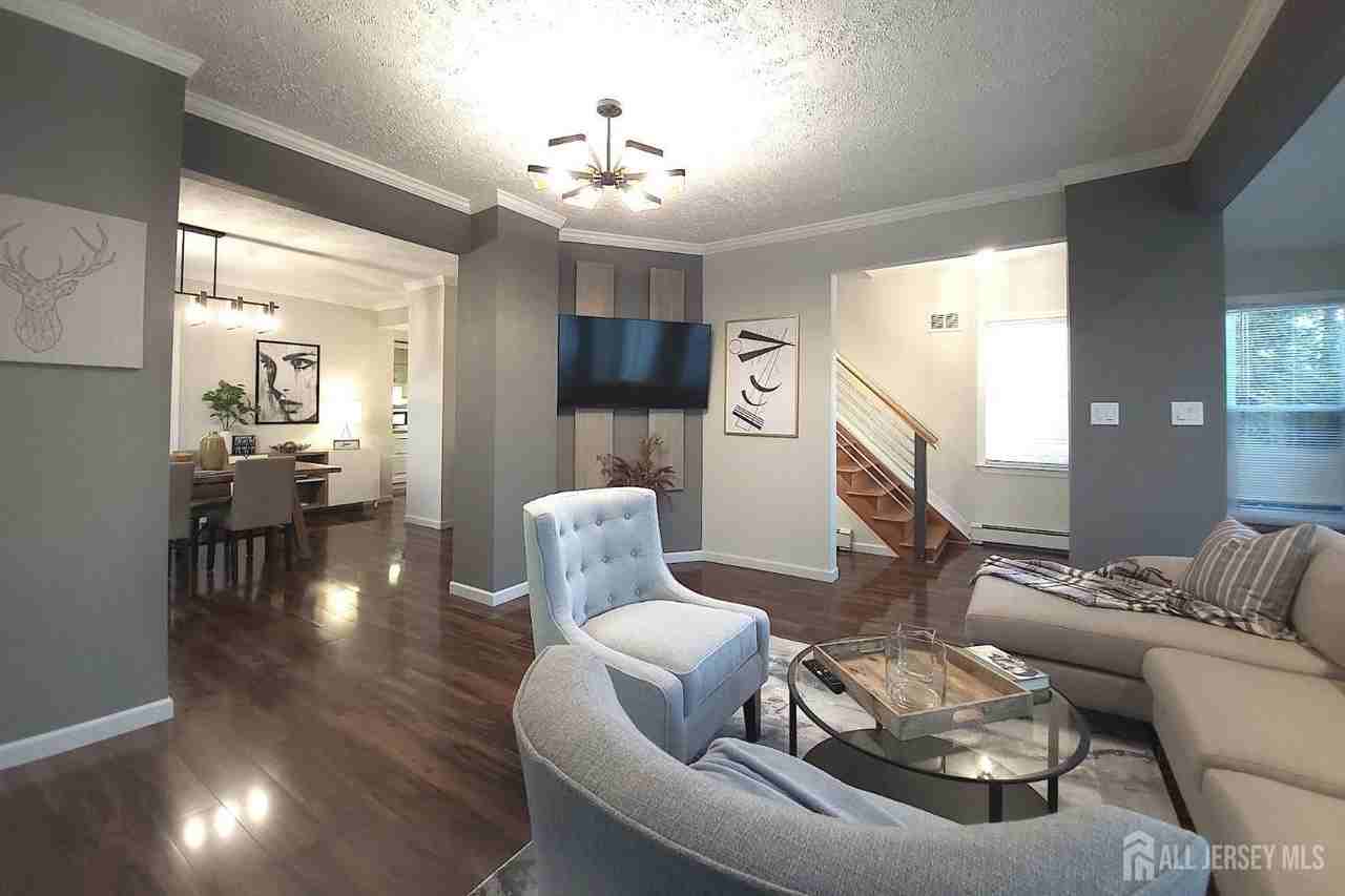 425 W Broad St - Photo 4 of 19