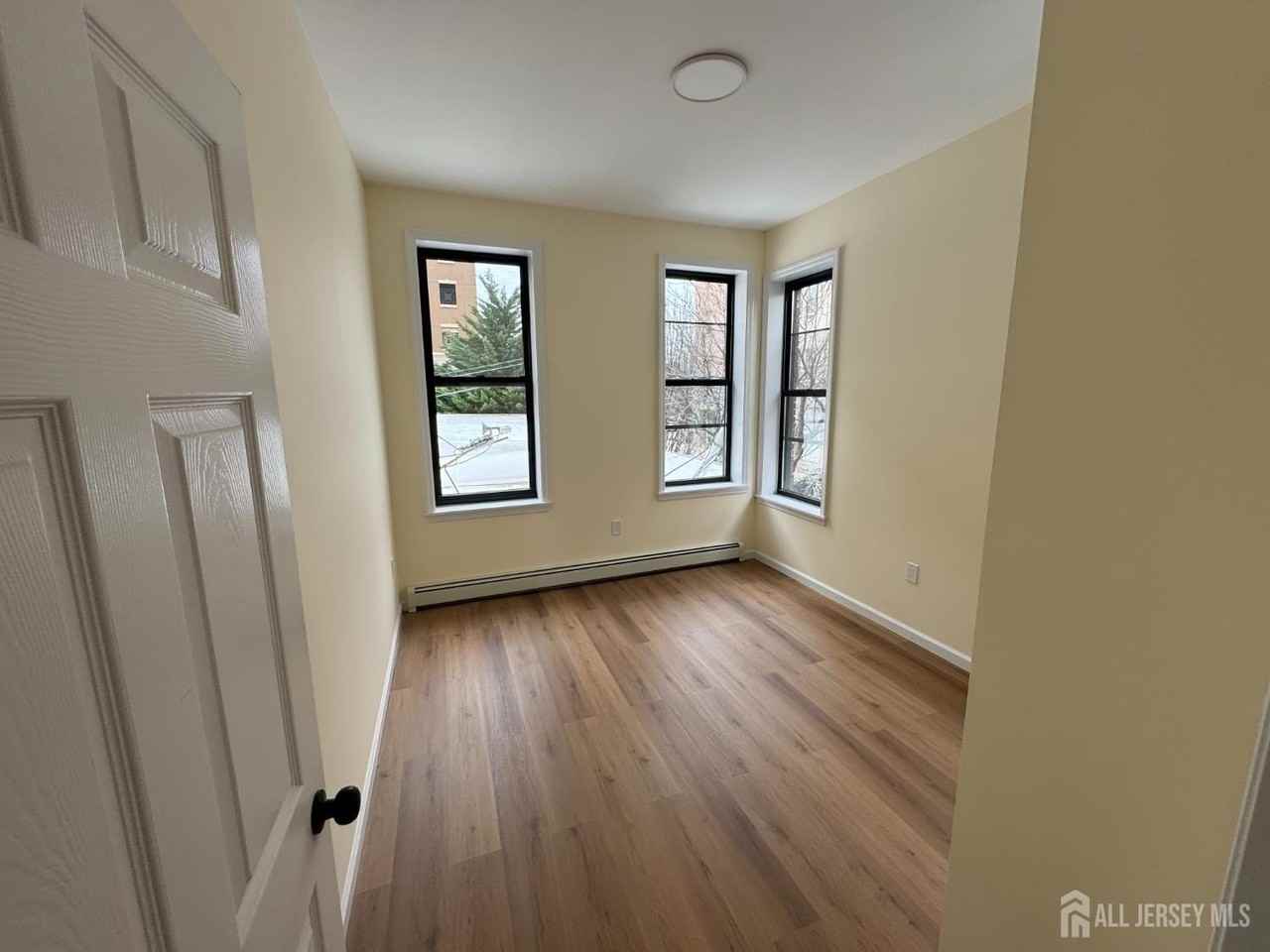 290 King St #1 - Photo 4 of 6