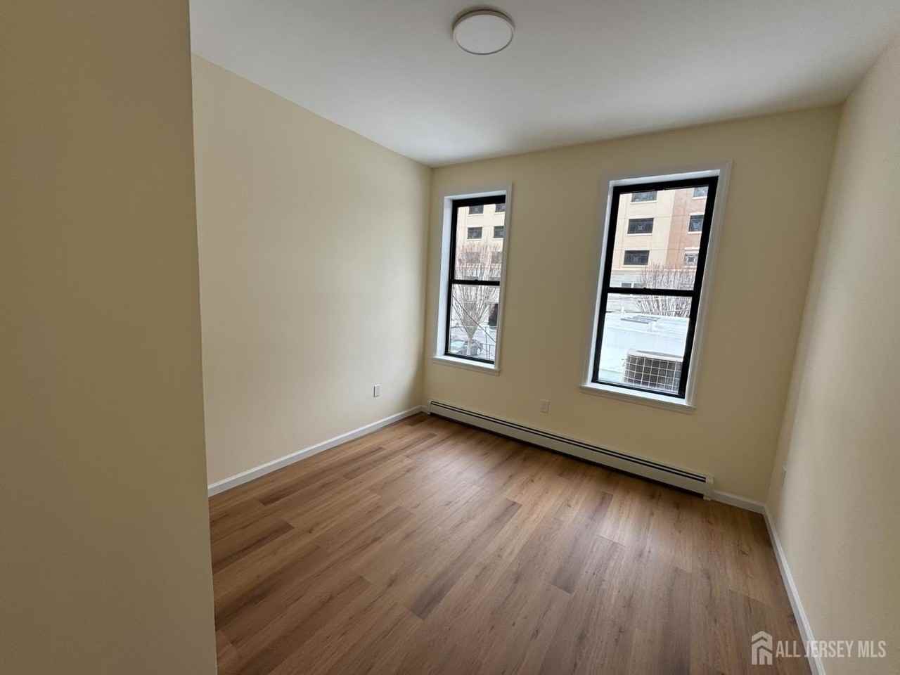 290 King St #1 - Photo 5 of 6