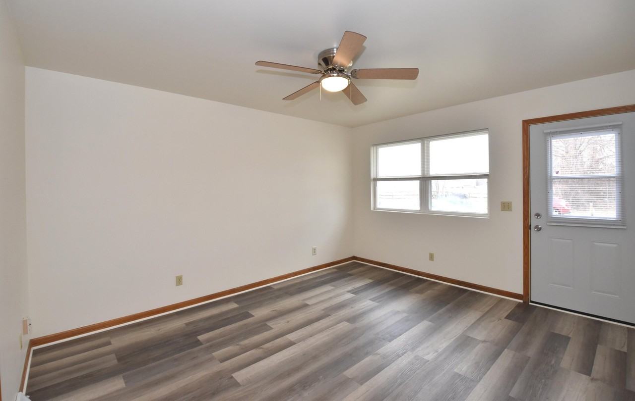 3042 Hamlin Ave - Photo 7 of 25