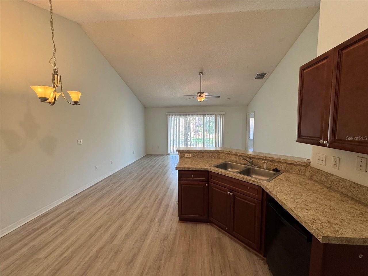 28 Bunker Knolls Ln - Photo 3 of 12