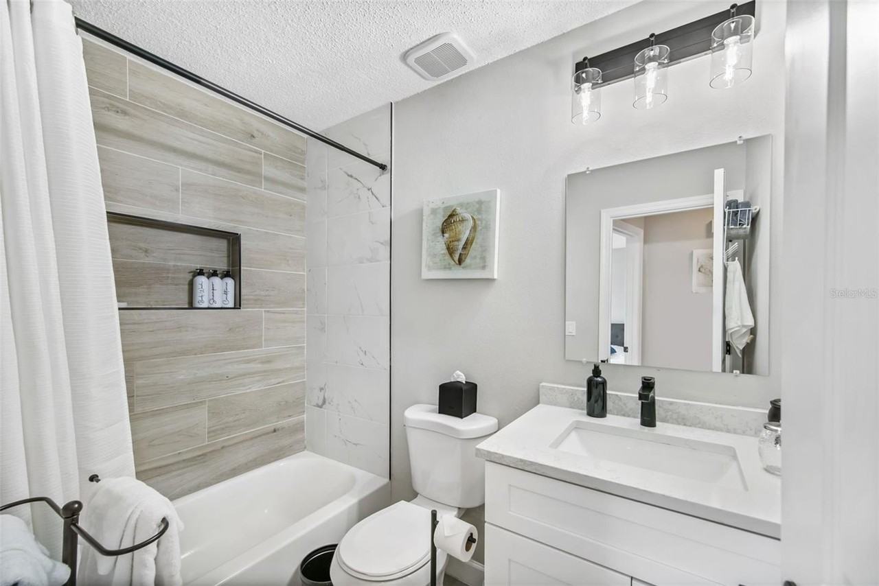 7113 Regina Dr - Photo 3 of 21