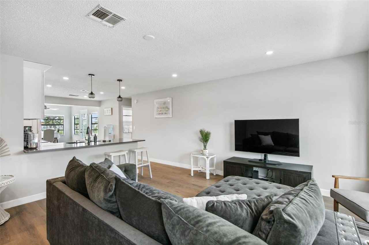 7113 Regina Dr - Photo 6 of 21