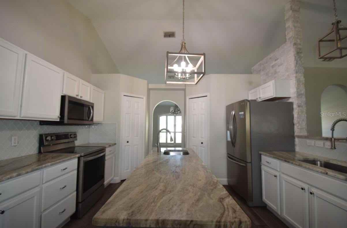 241 Pine Shadow Ln - Photo 5 of 30
