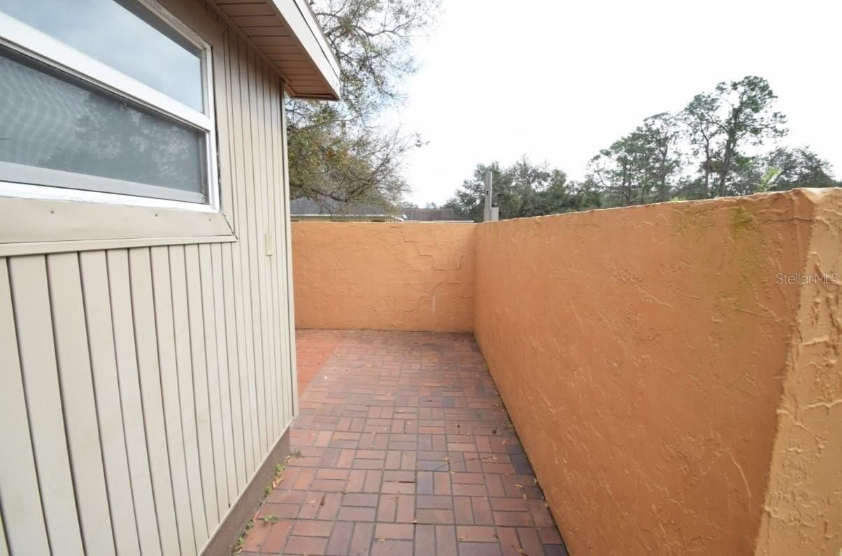 939 Castle Way - Photo 5 of 25