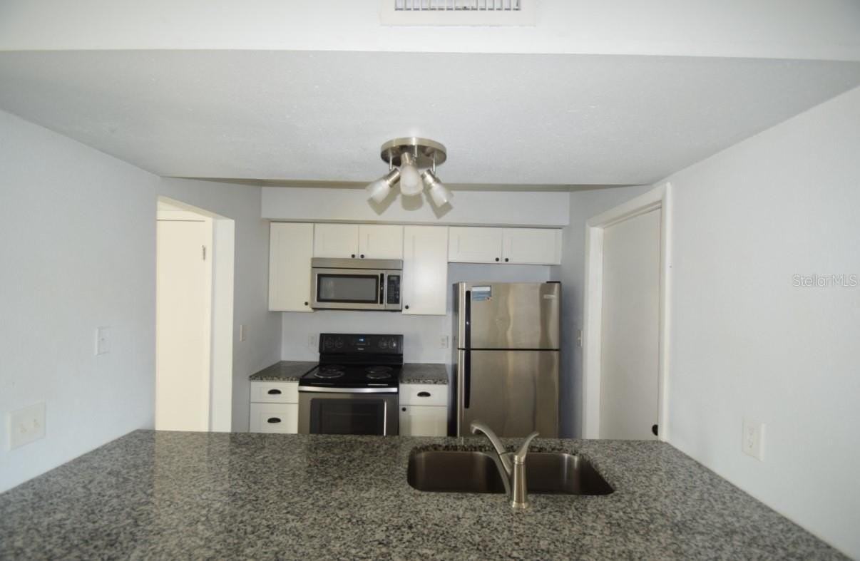 939 Castle Way - Photo 7 of 25