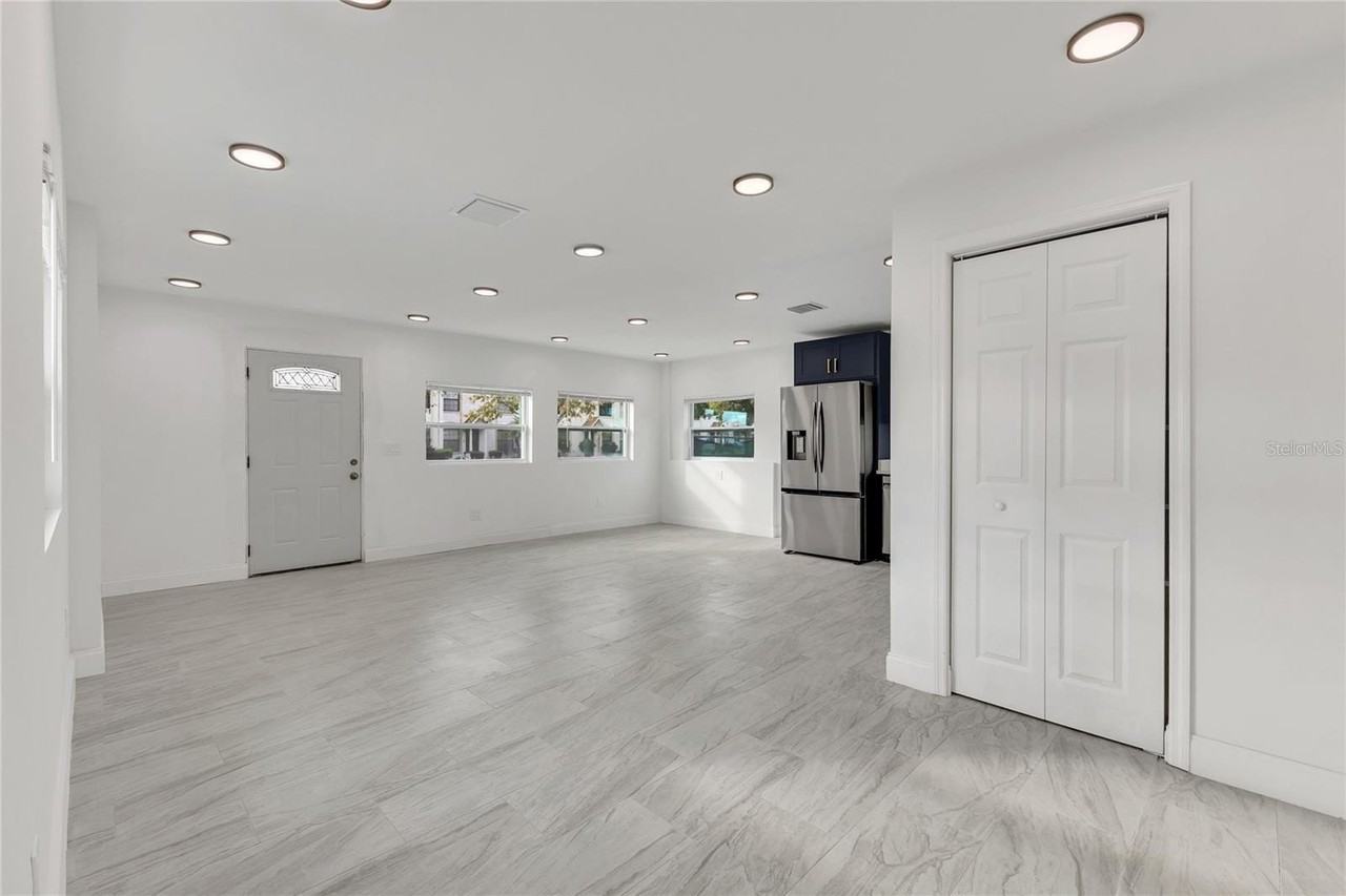 1121 Illinois Ave - Photo 3 of 28