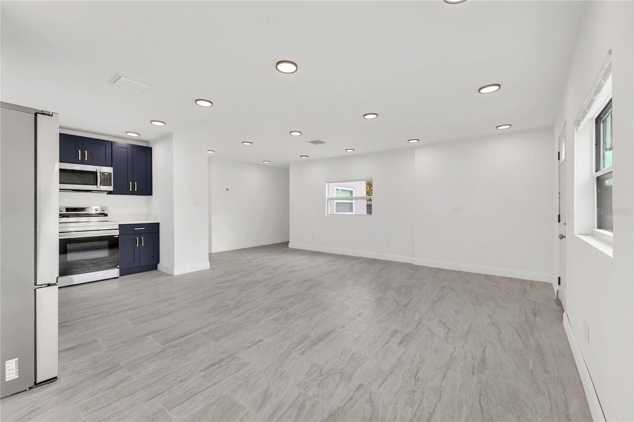 1121 Illinois Ave - Photo 5 of 28