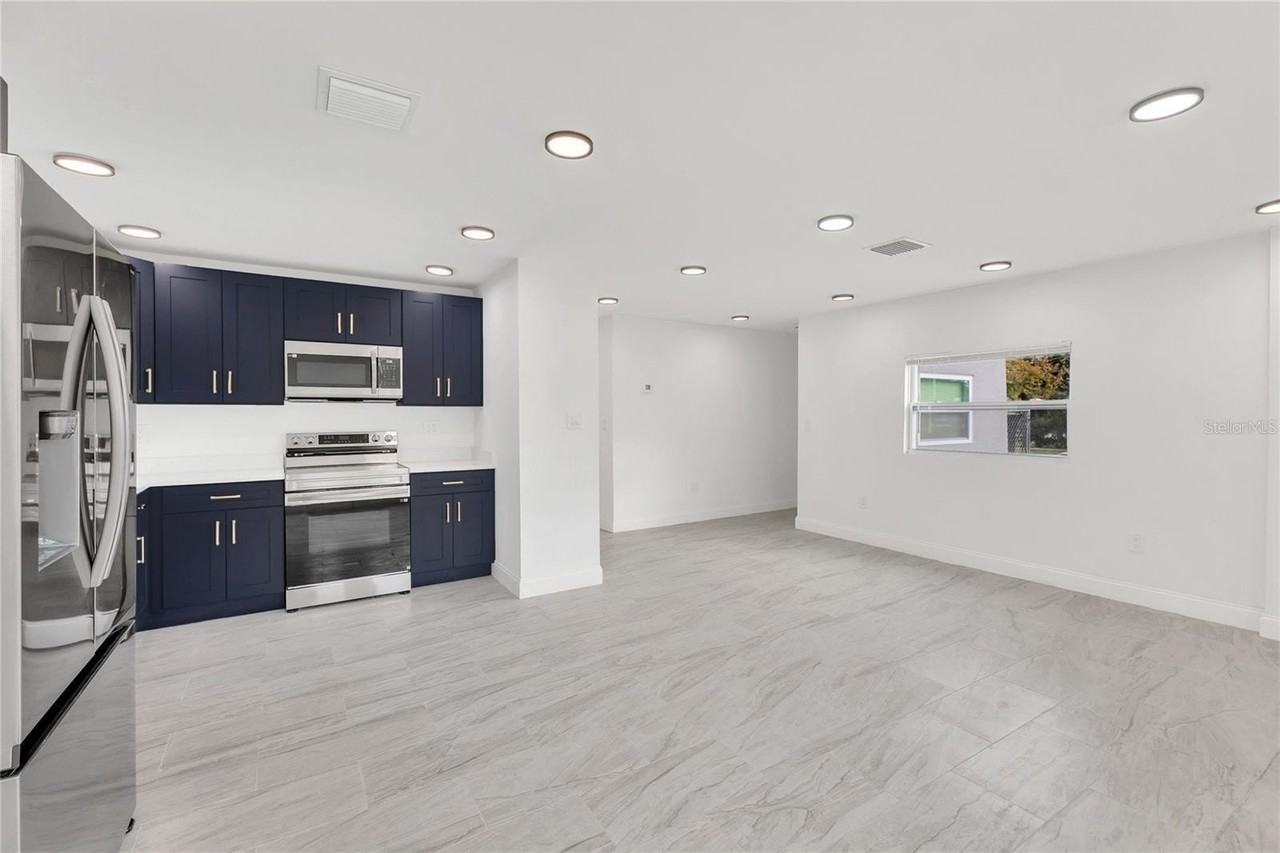 1121 Illinois Ave - Photo 6 of 28