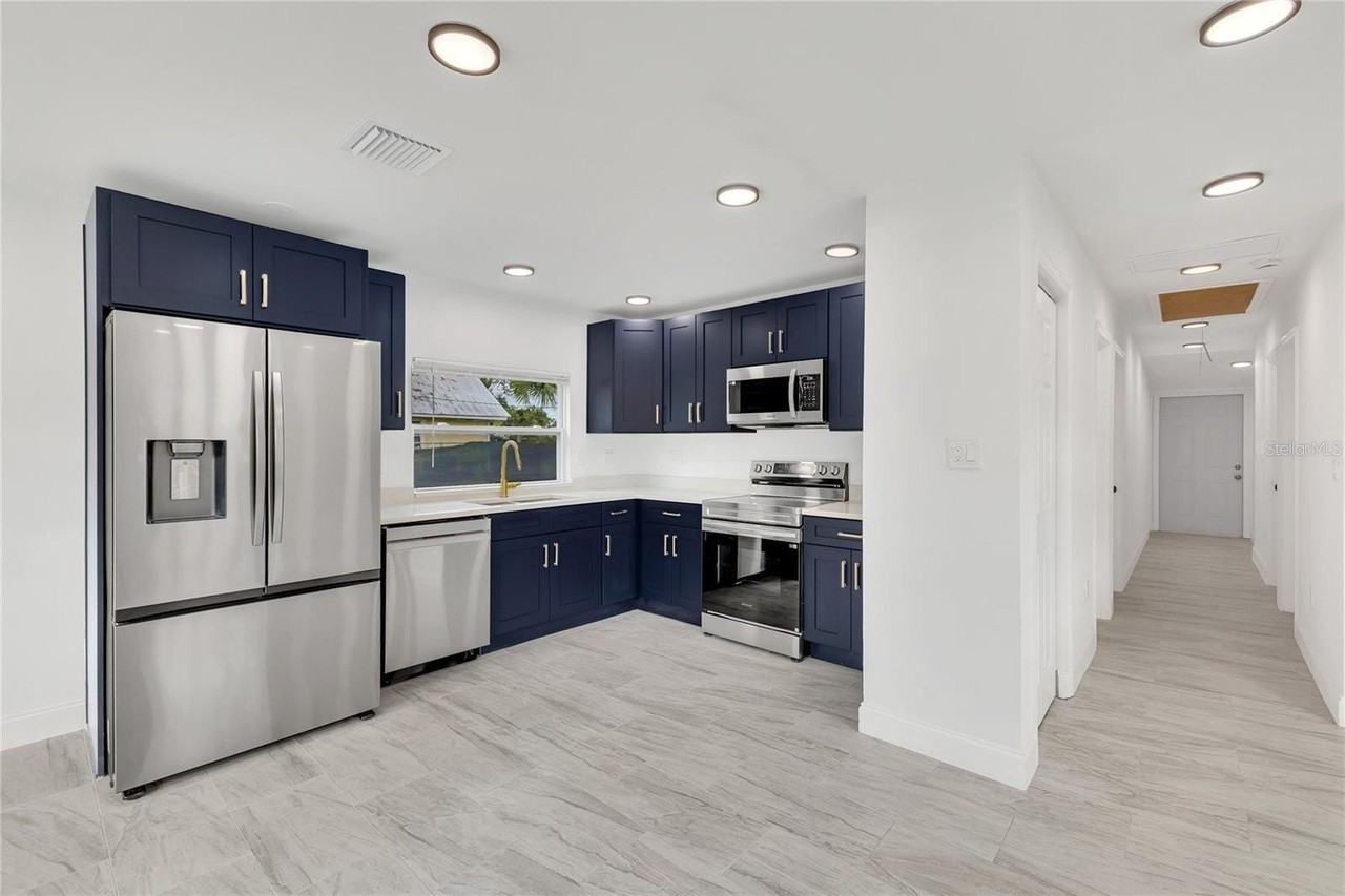 1121 Illinois Ave - Photo 7 of 28