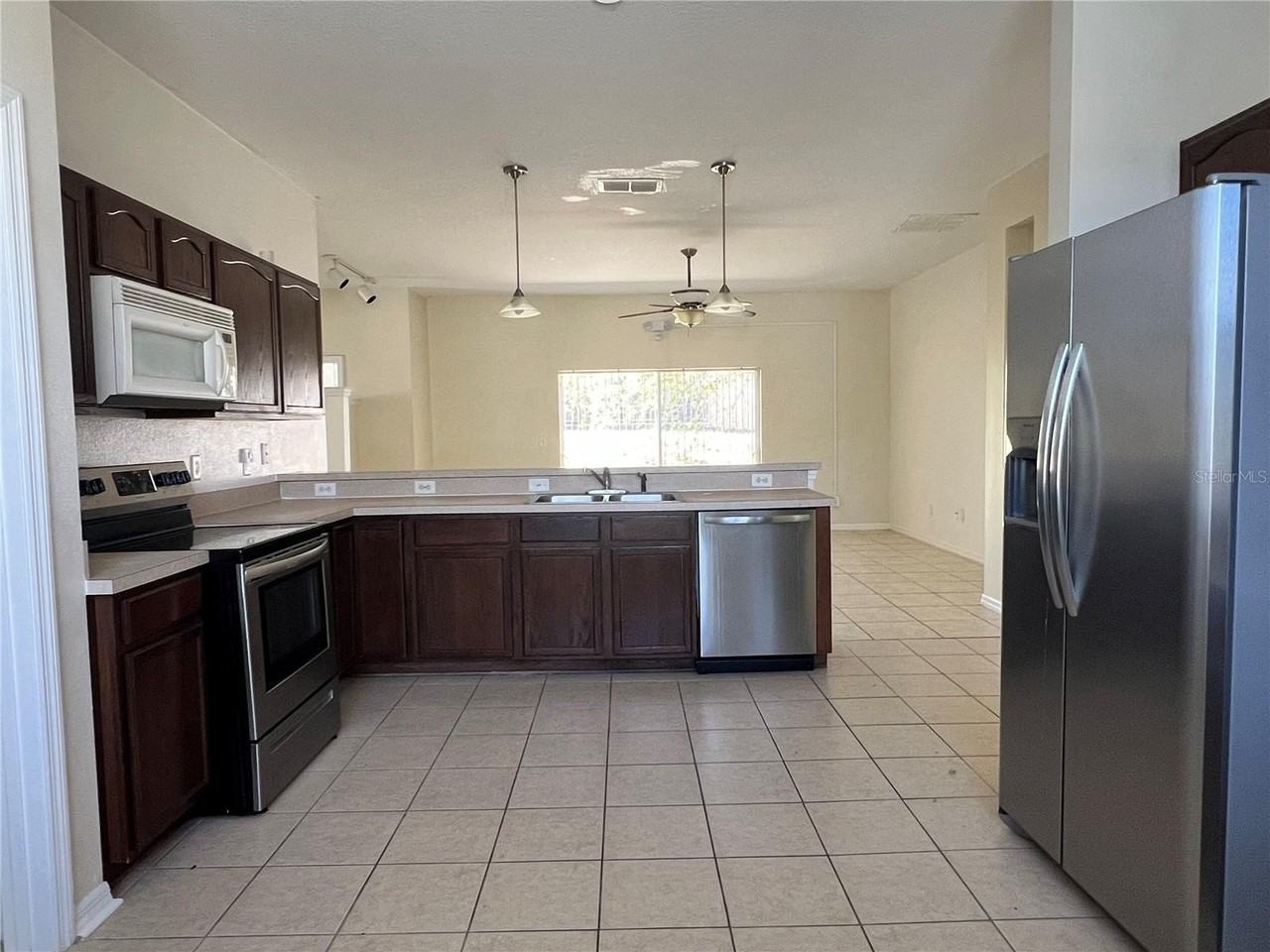 209 Round Man St - Photo 6 of 36