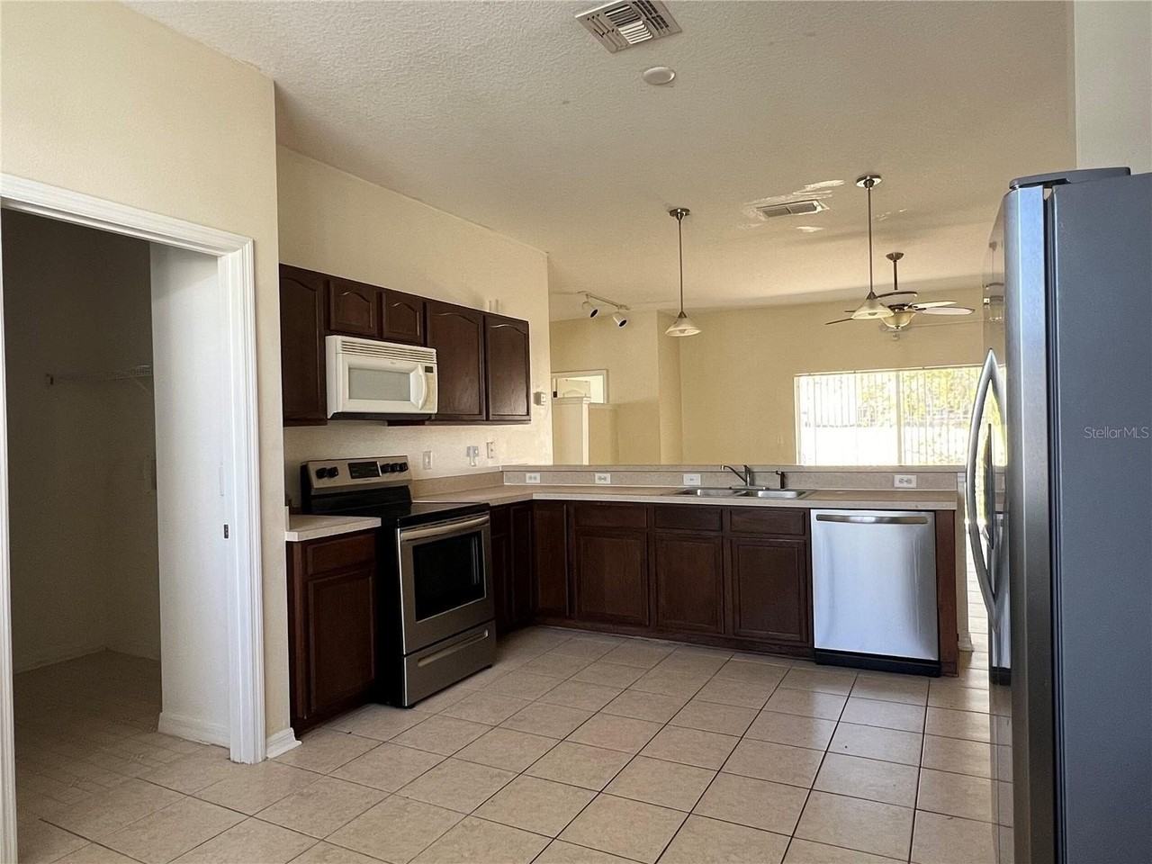 209 Round Man St - Photo 7 of 36