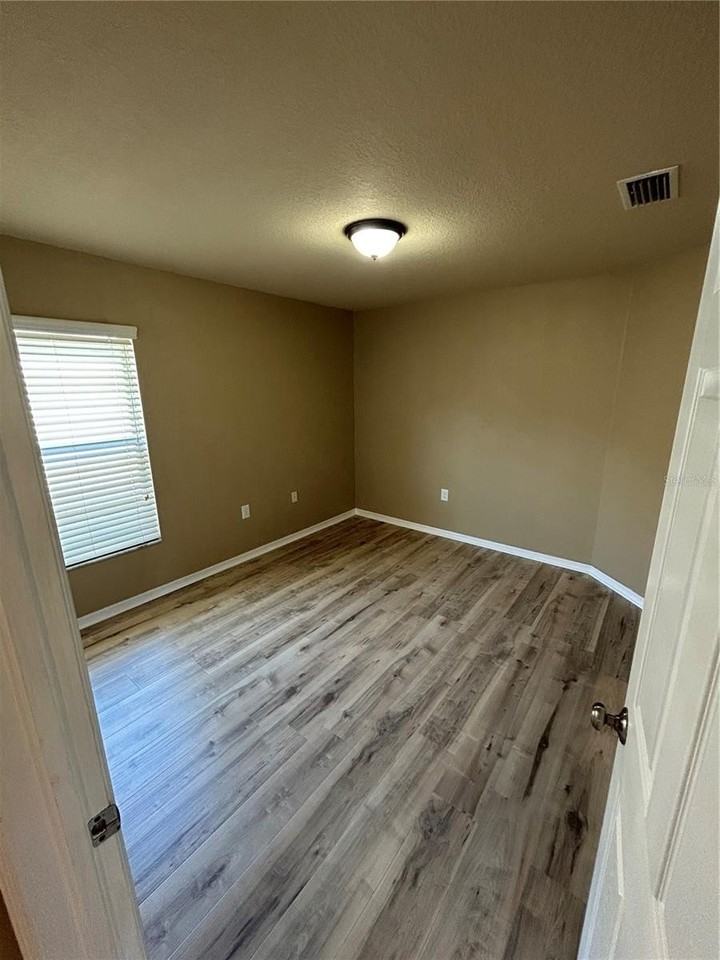 11543 Tangle Creek Blvd - Photo 4 of 24