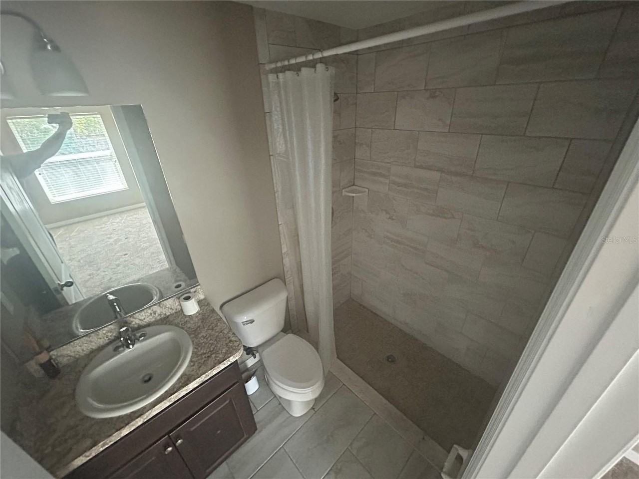 9208 N Travis Dr - Photo 2 of 15