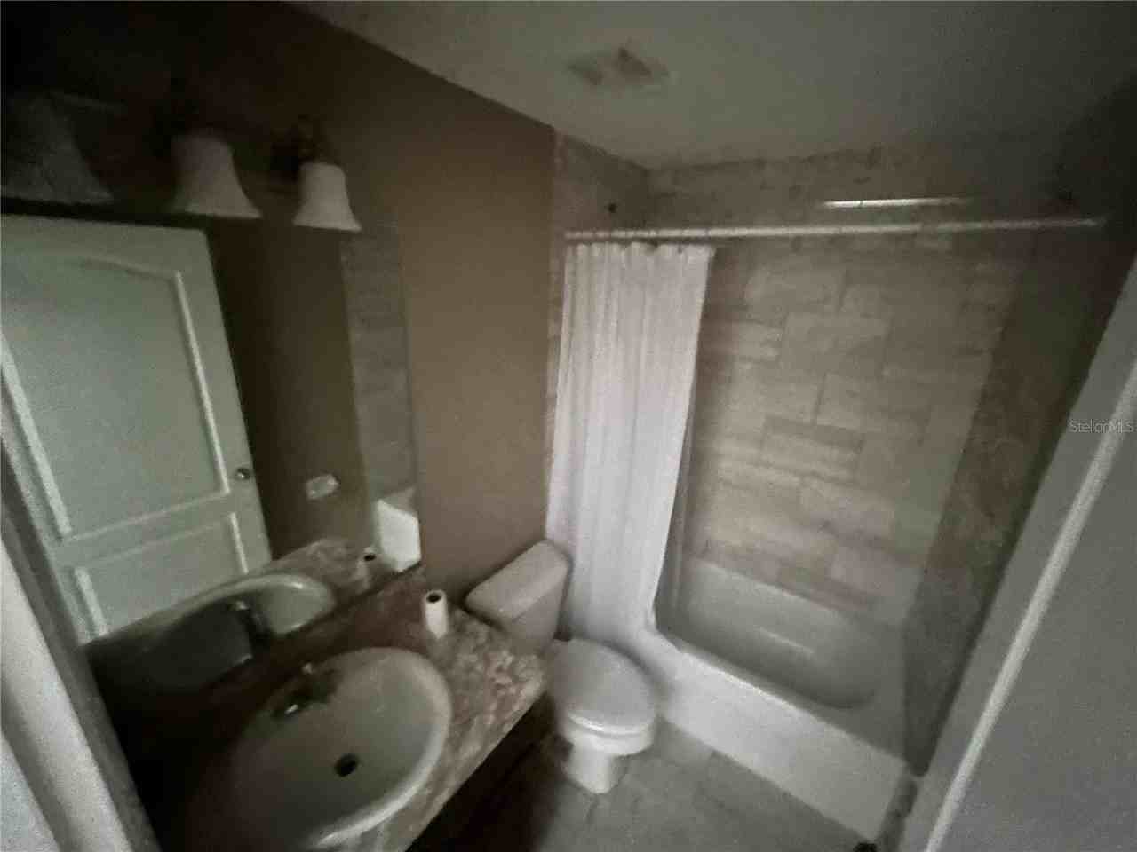 9208 N Travis Dr - Photo 5 of 15