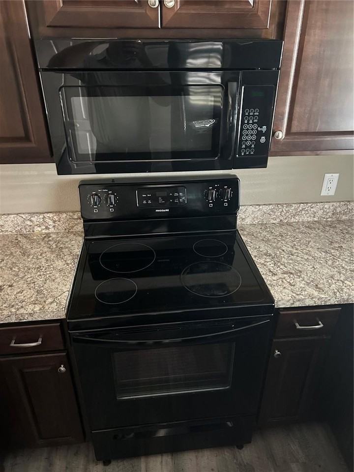 9208 N Travis Dr - Photo 6 of 15