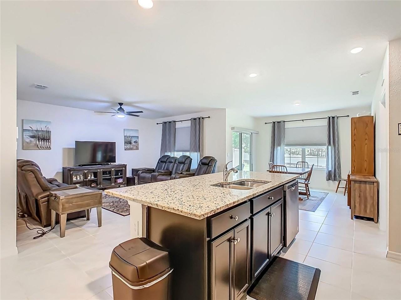 1248 Sugarwood St - Photo 6 of 41