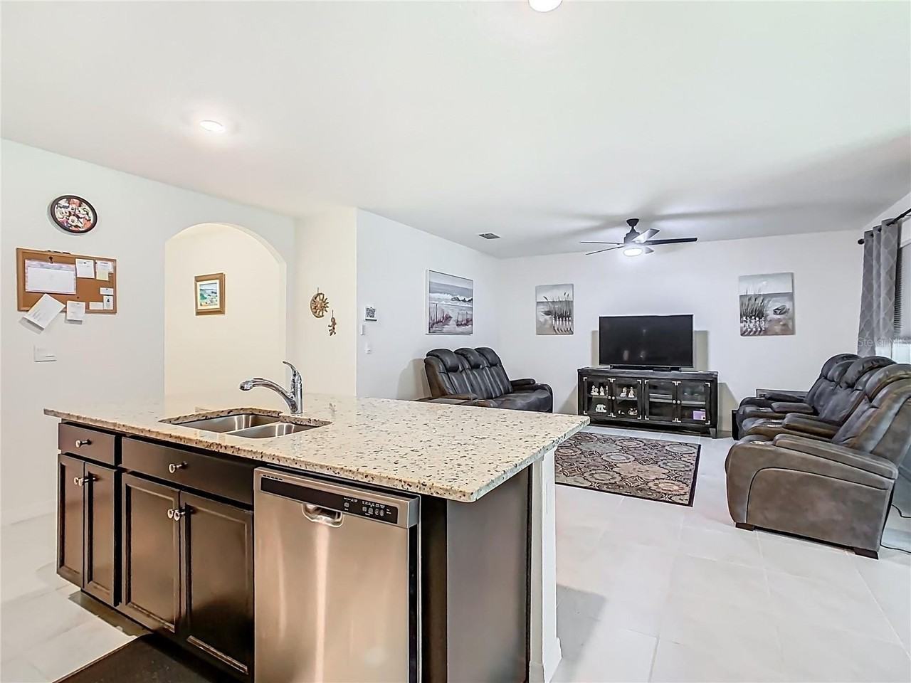 1248 Sugarwood St - Photo 7 of 41