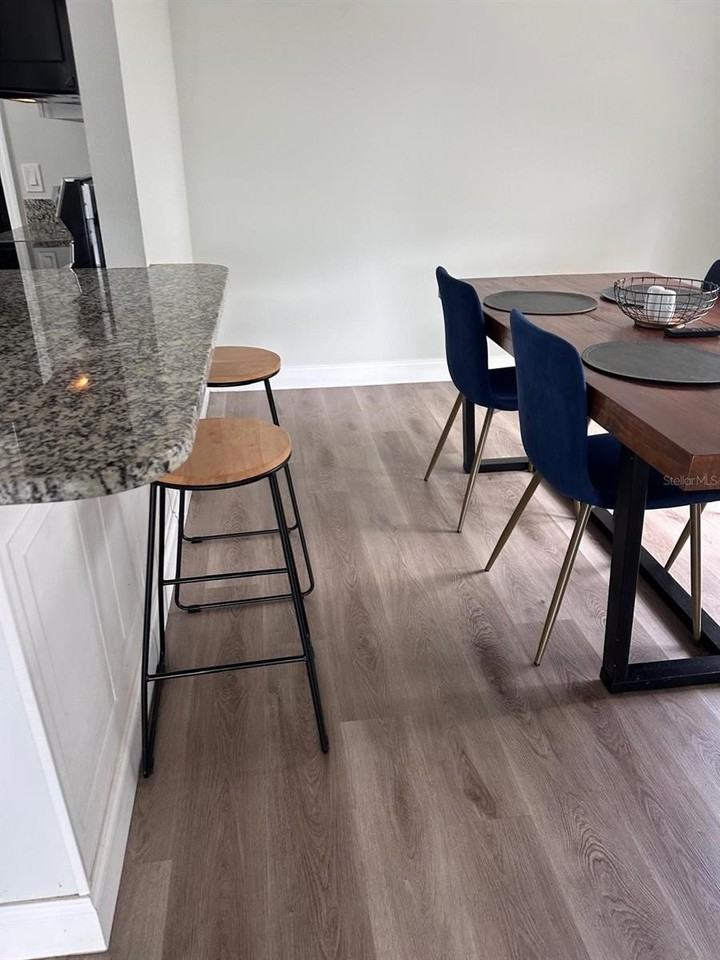 802 Gregory Ln - Photo 5 of 18