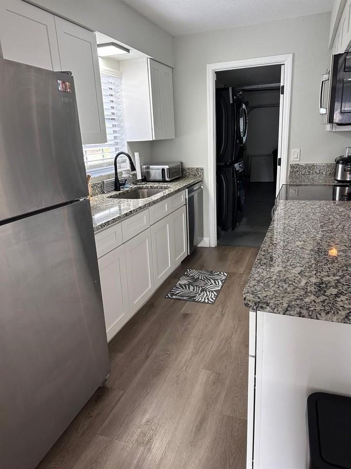 802 Gregory Ln - Photo 7 of 18