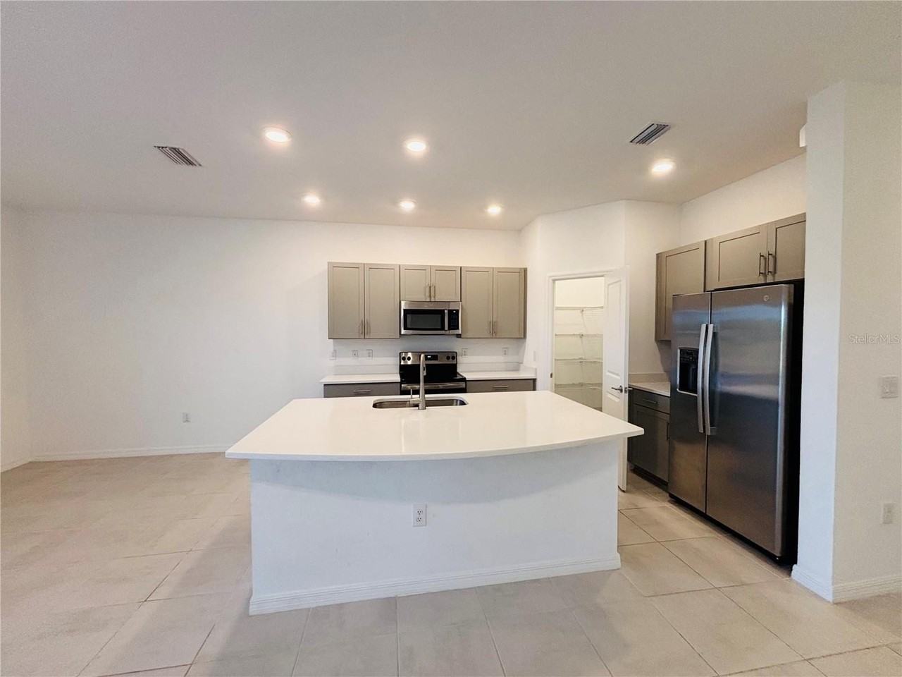 2512 Paravane Way - Photo 5 of 27