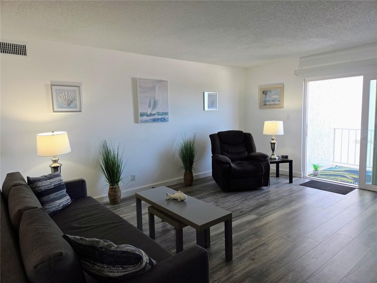 285 107th Ave #505 - Photo 5 of 39