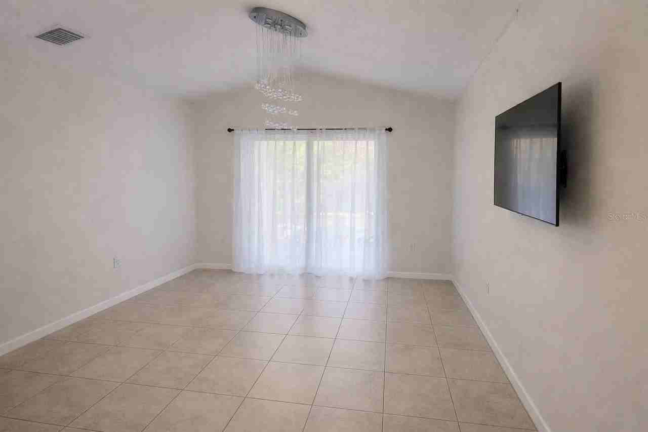 6115 N Albany Ave - Photo 3 of 17