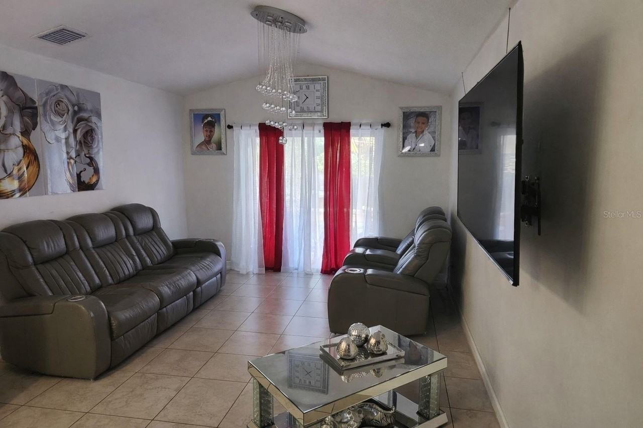 6115 N Albany Ave - Photo 4 of 17