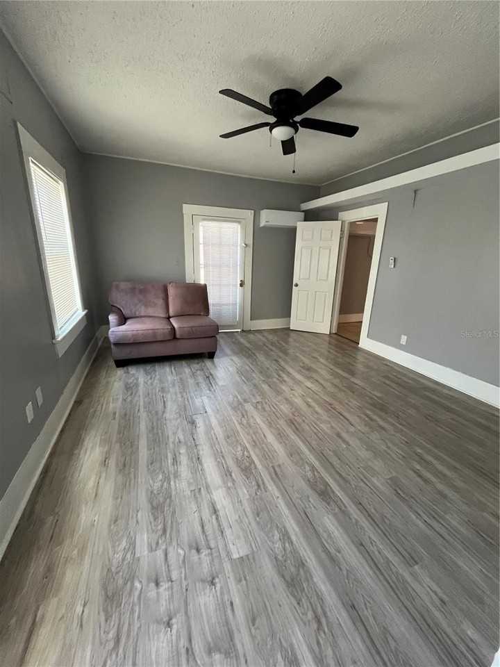 1907 N Morgan St #D - Photo 3 of 7