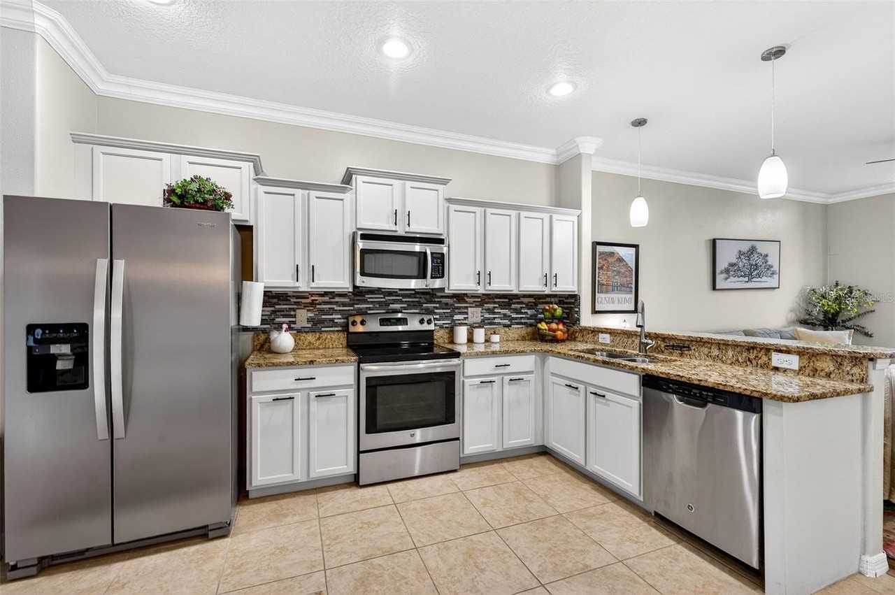 2713 Lantern Hill Ave - Photo 2 of 29