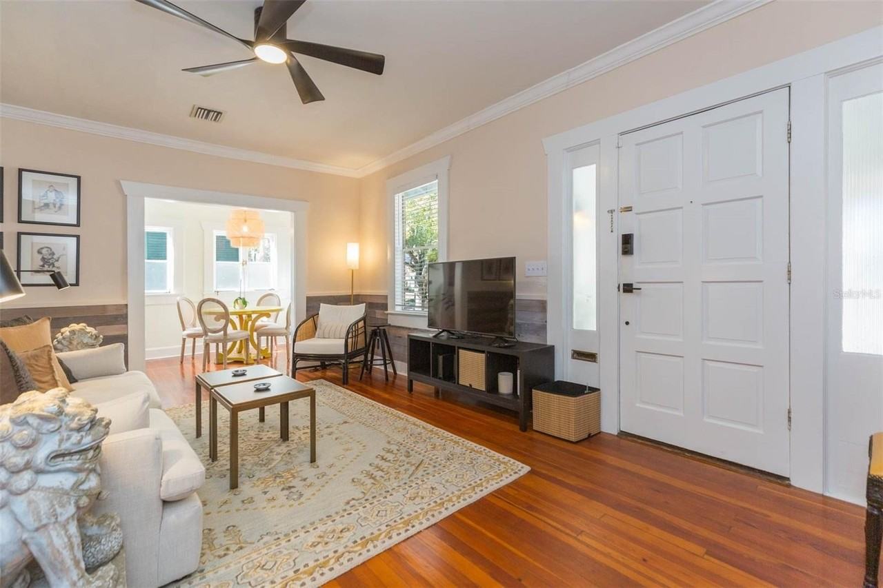 917 E Broad St - Photo 4 of 33