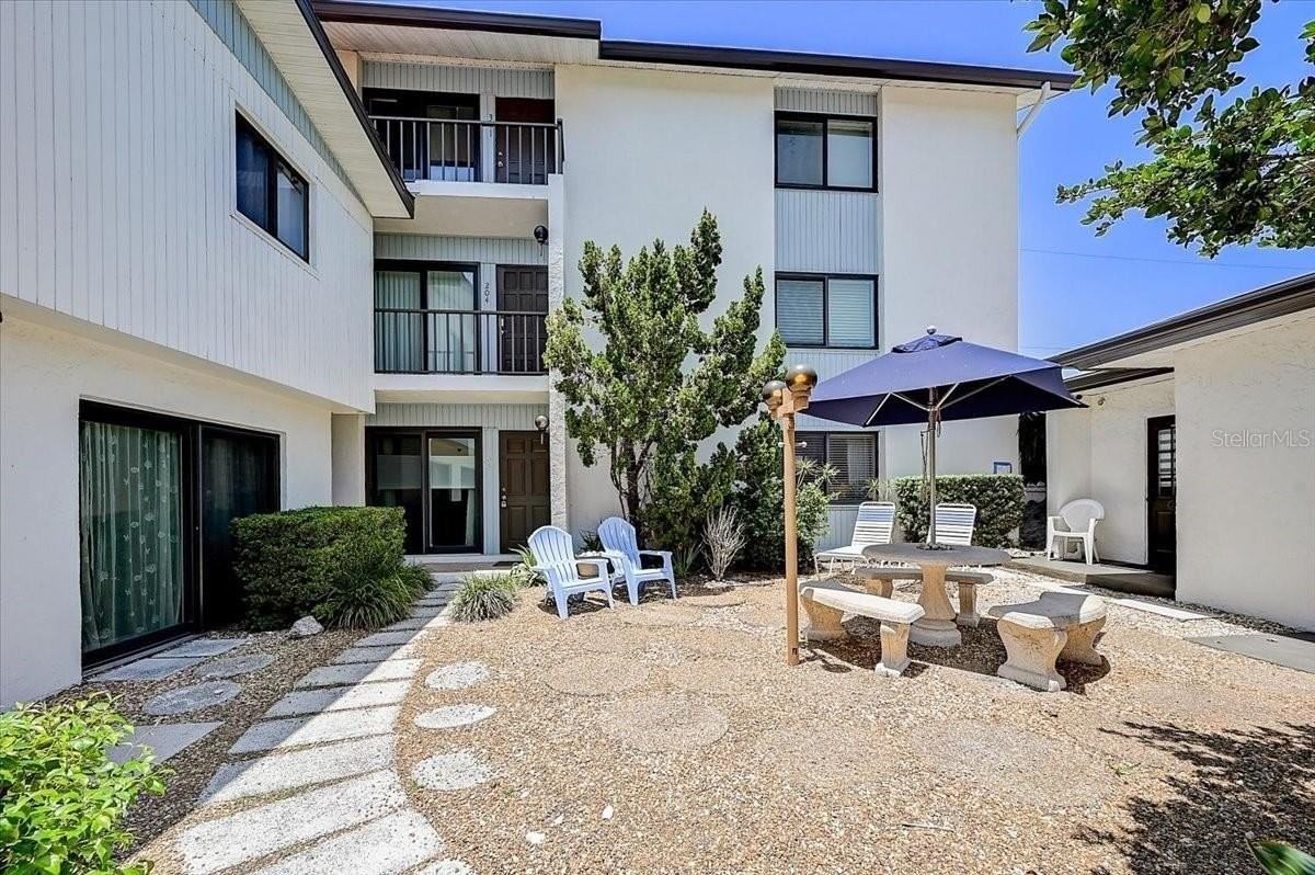 722 S Blvd Of The Presidents #105 - Photo 2 of 24