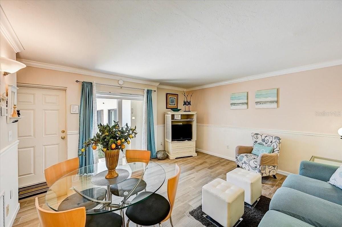 722 S Blvd Of The Presidents #105 - Photo 7 of 24