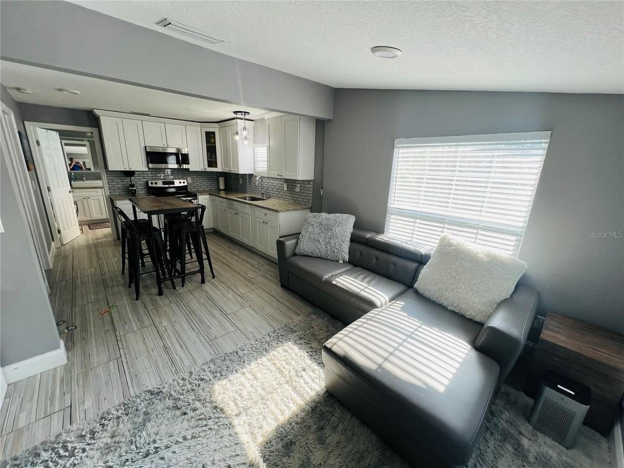 7301 N Dixon Ave #B - Photo 3 of 16