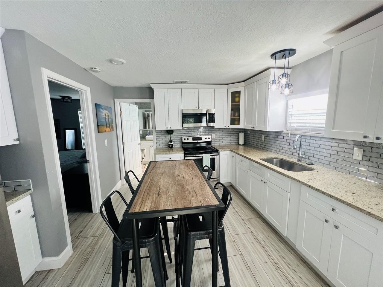 7301 N Dixon Ave #B - Photo 6 of 16