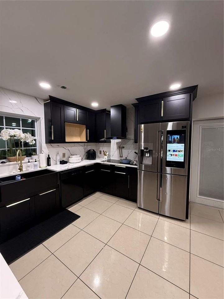 1305 E Louise Ave - Photo 2 of 12